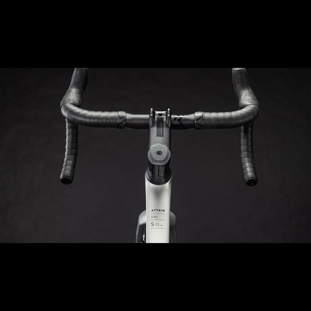 CUBE Attain C:62 SLX maantiepyörä